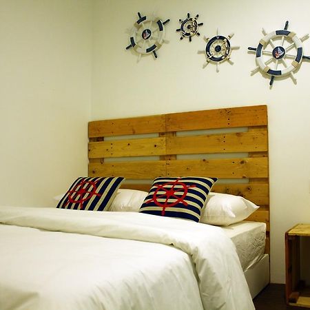 Roof Talk Theme Hostel جوهر بهرو الغرفة الصورة