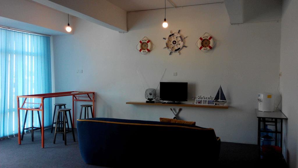 Roof Talk Theme Hostel جوهر بهرو المظهر الخارجي الصورة