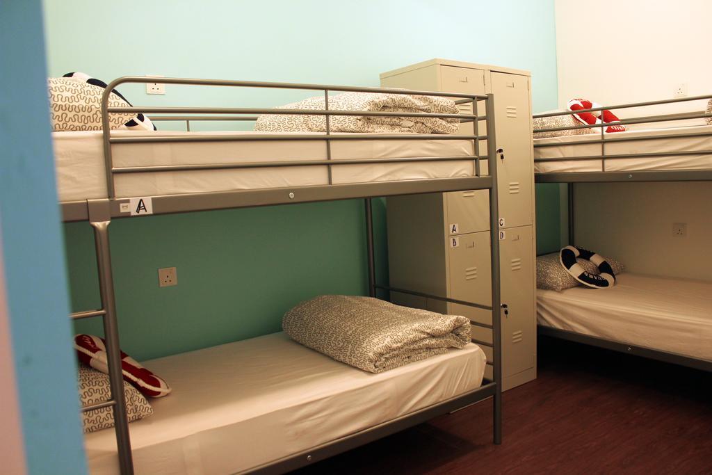 Roof Talk Theme Hostel جوهر بهرو الغرفة الصورة