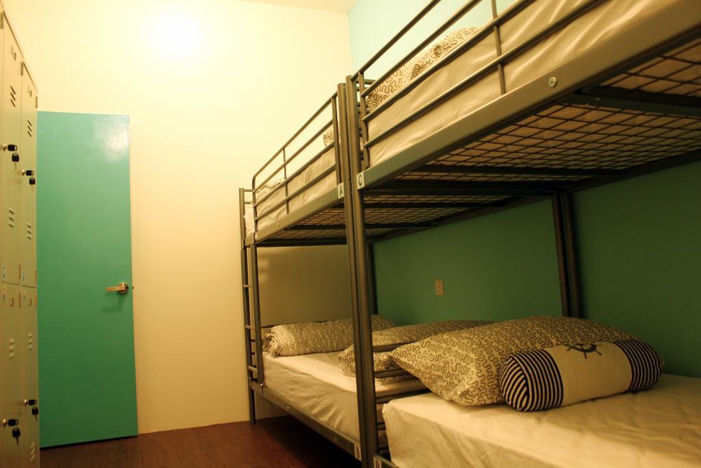 Roof Talk Theme Hostel جوهر بهرو الغرفة الصورة