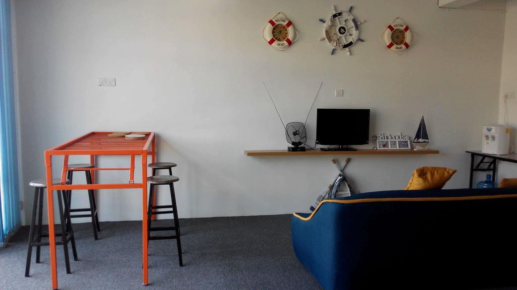 Roof Talk Theme Hostel جوهر بهرو الغرفة الصورة