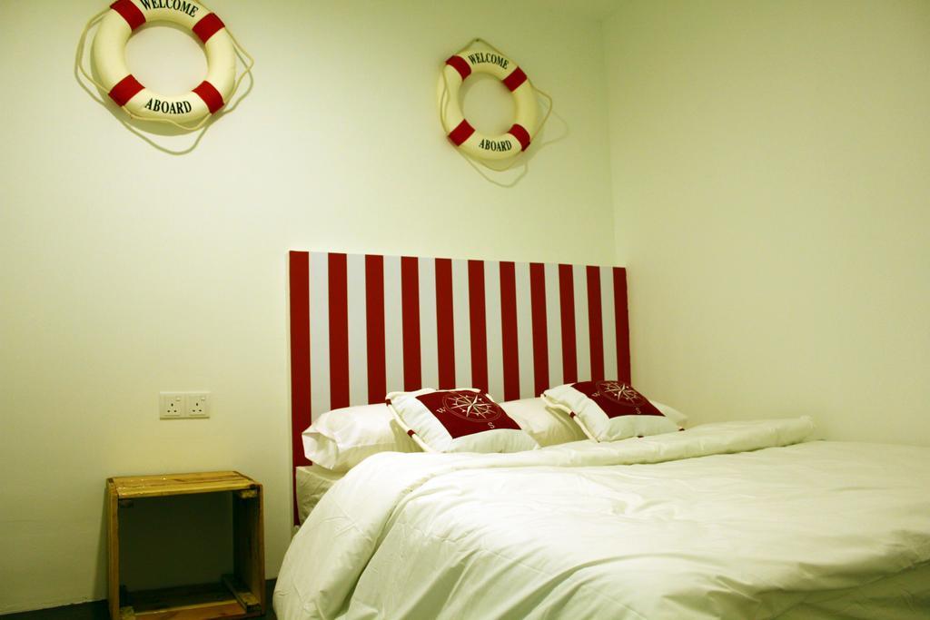 Roof Talk Theme Hostel جوهر بهرو الغرفة الصورة