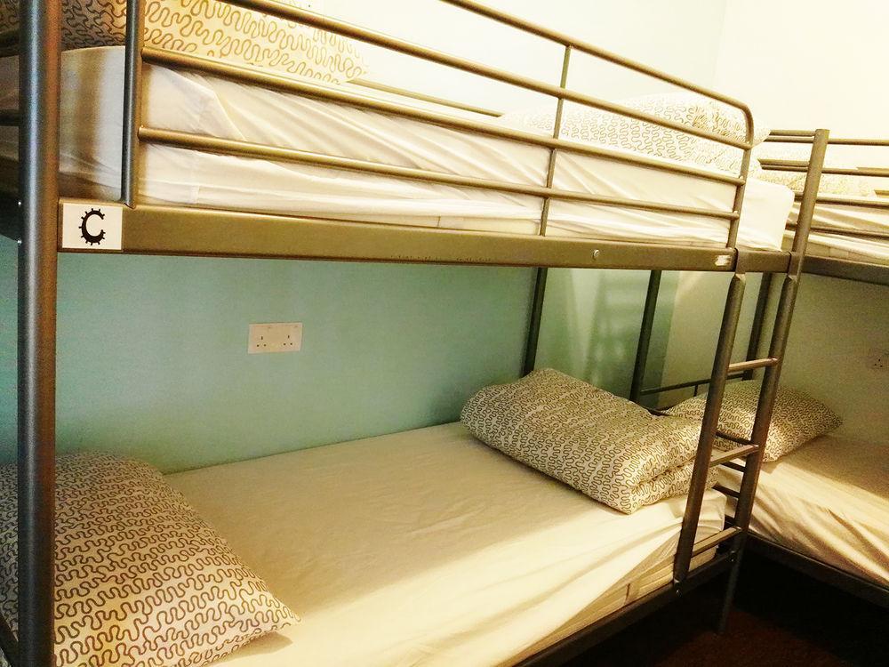 Roof Talk Theme Hostel جوهر بهرو المظهر الخارجي الصورة