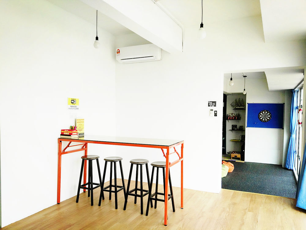 Roof Talk Theme Hostel جوهر بهرو المظهر الخارجي الصورة