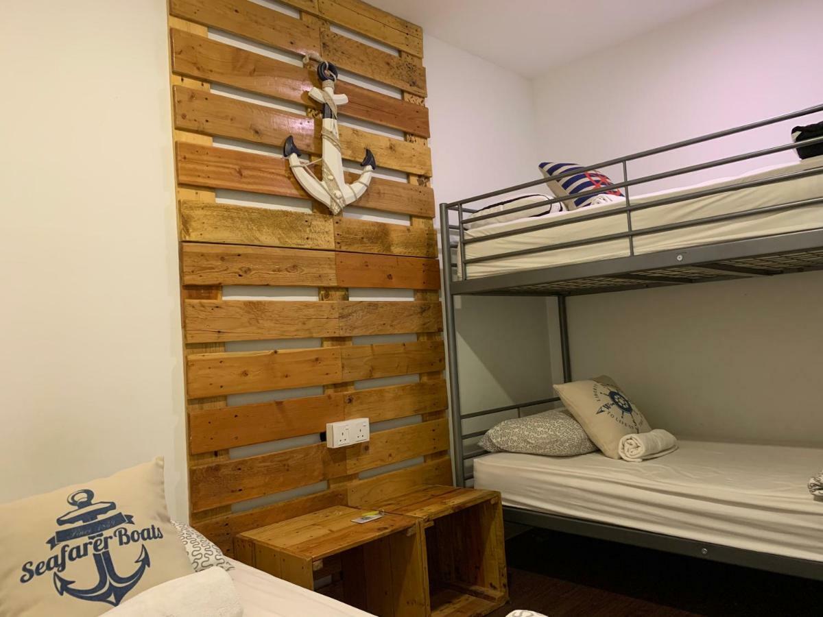 Roof Talk Theme Hostel جوهر بهرو المظهر الخارجي الصورة